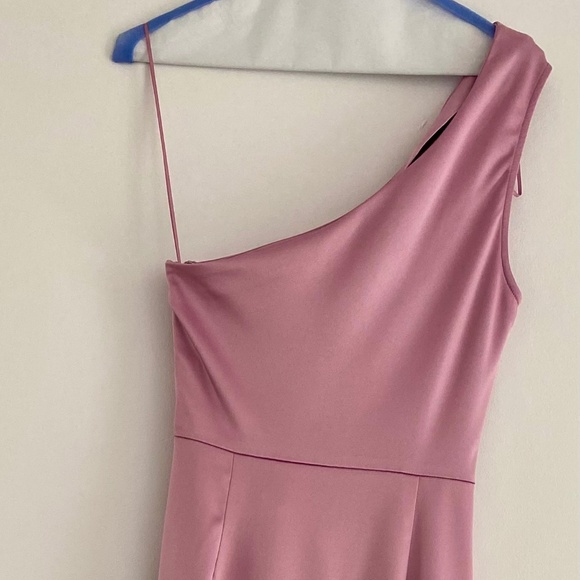 Anthropologie BHLDN Scottie One-Shoulder Side-Slit Stretch Satin in Orchid - Picture 3 of 6